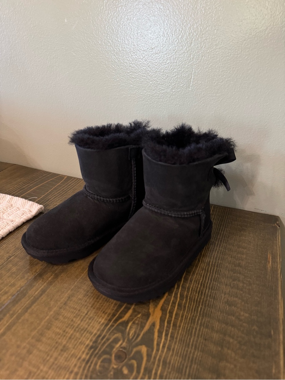 UGG Kid’s Mini Bailey Bow